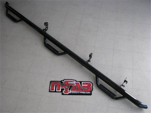 N-Fab - N-Fab Nerf Step 01-06 Chevy-GMC 1500/2500/3500 Crew Cab 8ft Bed - Gloss Black - Bed Access - 3in - C01115CC-6 - Image 1