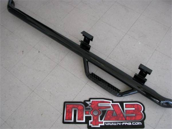 N-Fab - N-Fab Nerf Step 99-06 Chevy-GMC 1500/2500 Regular Cab - Gloss Black - Cab Length - 3in - C9946RC - Image 1