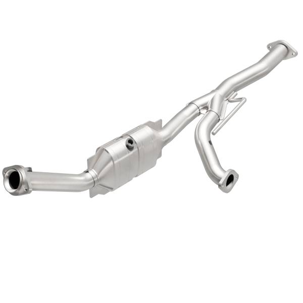 MagnaFlow Exhaust Products - MagnaFlow Exhaust Products OEM Grade Direct-Fit Catalytic Converter 49678 - Image 1