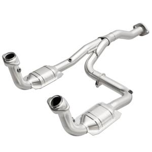 MagnaFlow Exhaust Products OEM Grade Direct-Fit Catalytic Converter 49186