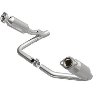 MagnaFlow Exhaust Products - MagnaFlow Exhaust Products California Direct-Fit Catalytic Converter 5551832 - Image 1