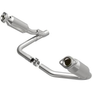 MagnaFlow Exhaust Products - MagnaFlow Exhaust Products California Direct-Fit Catalytic Converter 5551832 - Image 2