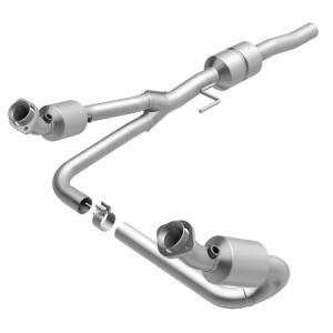 MagnaFlow Exhaust Products OEM Grade Direct-Fit Catalytic Converter 51348