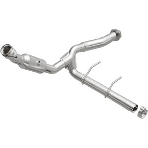 MagnaFlow Exhaust Products - MagnaFlow Exhaust Products California Direct-Fit Catalytic Converter 5551139 - Image 1