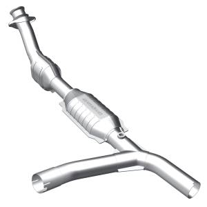 MagnaFlow Exhaust Products OEM Grade Direct-Fit Catalytic Converter 49426