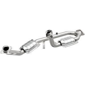 MagnaFlow Exhaust Products California Direct-Fit Catalytic Converter 4451342