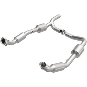 MagnaFlow Exhaust Products California Direct-Fit Catalytic Converter 5582640