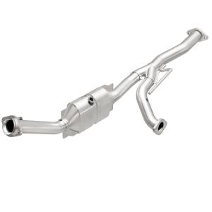 MagnaFlow Exhaust Products OEM Grade Direct-Fit Catalytic Converter 49678