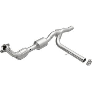 MagnaFlow Exhaust Products OEM Grade Direct-Fit Catalytic Converter 52450