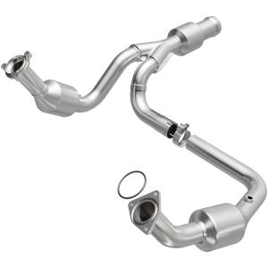 MagnaFlow Exhaust Products California Direct-Fit Catalytic Converter 5582616