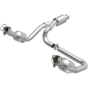 MagnaFlow Exhaust Products California Direct-Fit Catalytic Converter 5582642