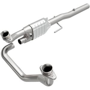 MagnaFlow Exhaust Products California Direct-Fit Catalytic Converter 4451285